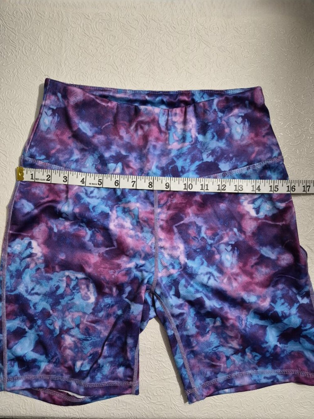 Daisy Fuentes Fit Women M Stretchy Tie Dye Purple Blue Biker Fitness Shorts READ - Picture 9 of 10